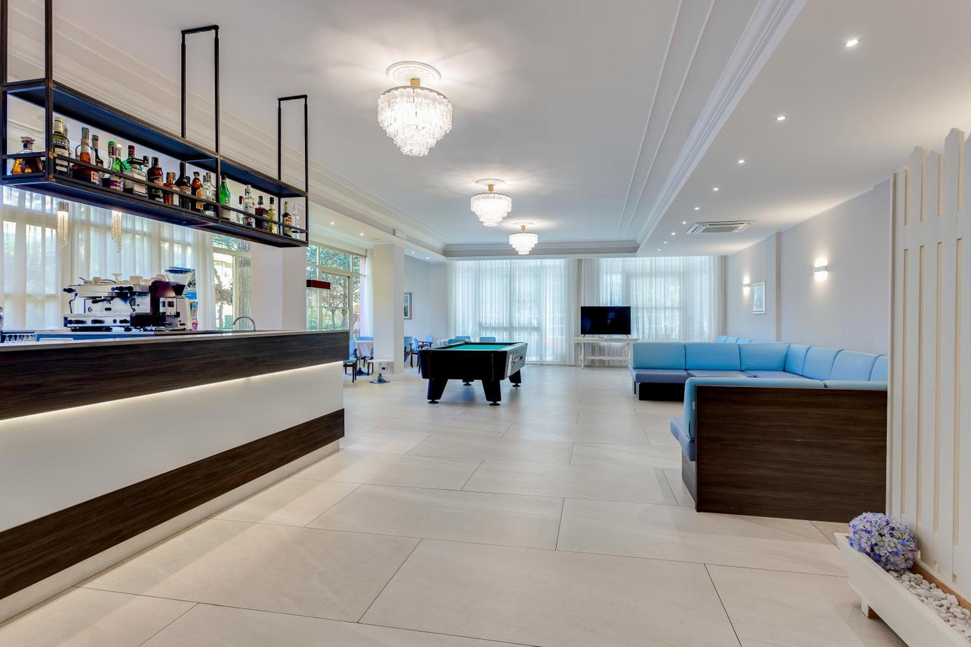 Hotel Meeting Чезенатико Экстерьер фото